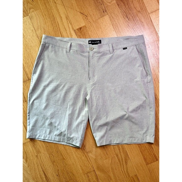 Travis Mathew Men's Beck Shorts Performance Golf 10”  Khaki 1MM208 Size 42 EUC - Picture 1 of 16
